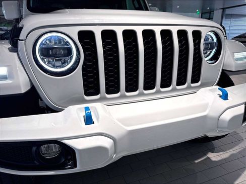 Used 2023 Jeep Wrangler Unlimited Sahara AWD/4WD image 32