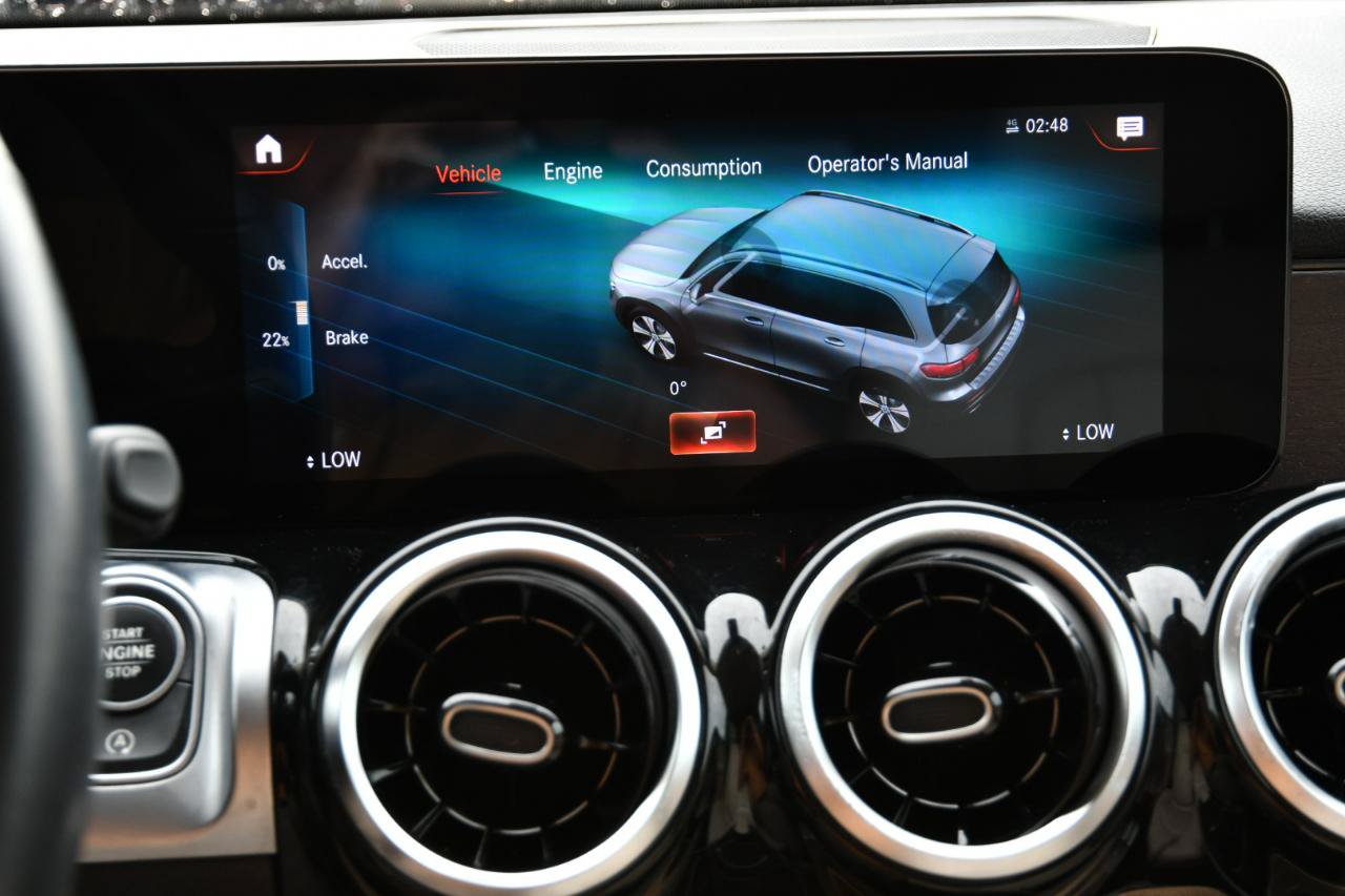 Used 2022 Mercedes-Benz GLB 250 w/ Premium Package image 17