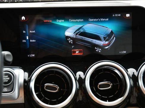 Used 2022 Mercedes-Benz GLB 250 w/ Premium Package image 17