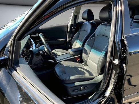 Used 2022 Kia Niro EX image 21