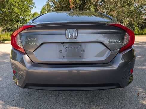 Used 2017 Honda Civic Touring image 6