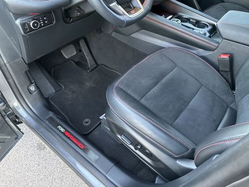 Used 2025 Ford Explorer ST image 28