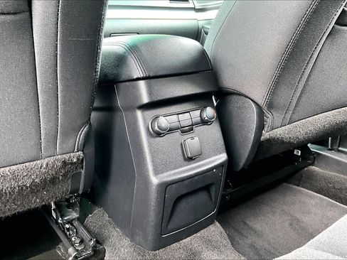 Used 2017 Ford Explorer XLT AWD/4WD image 36