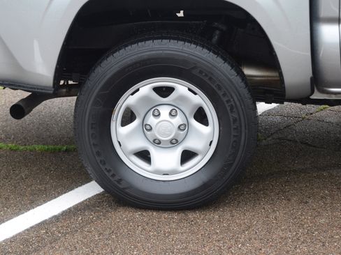 Used 2023 Toyota Tacoma SR AWD/4WD image 28
