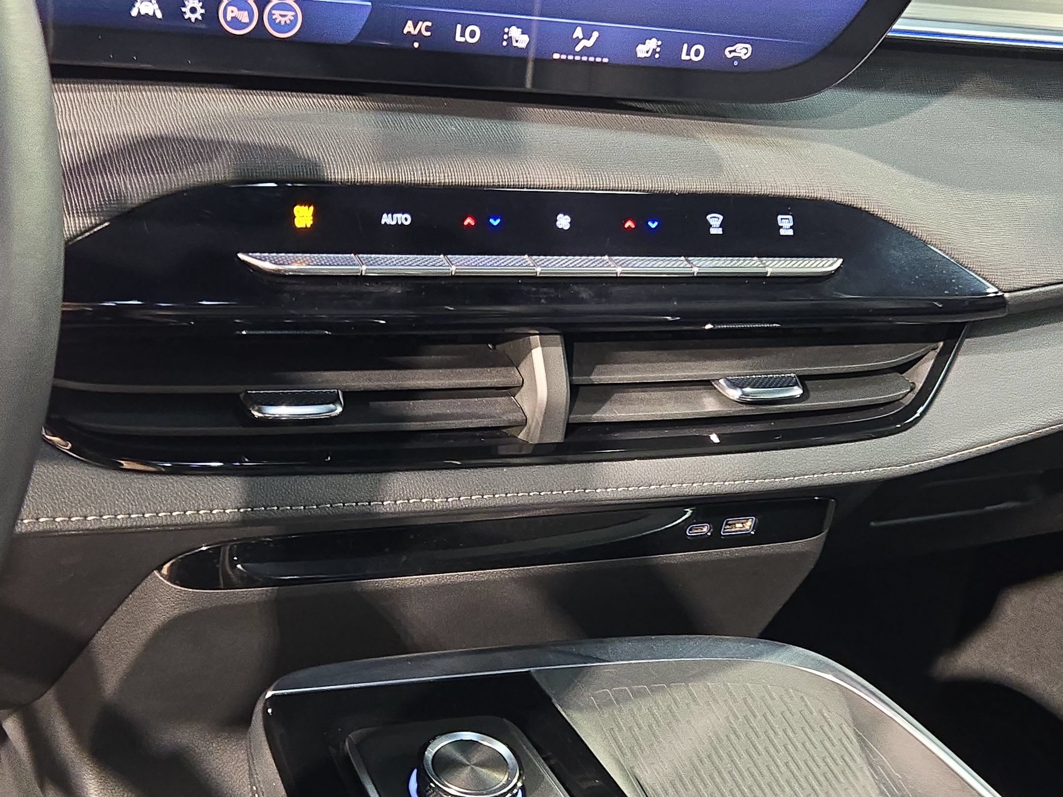 Used 2025 Buick Enclave Preferred FWD image 31