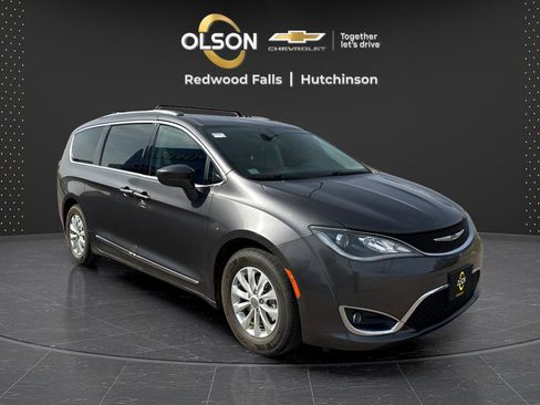 Used 2018 Chrysler Pacifica Touring-L image 6