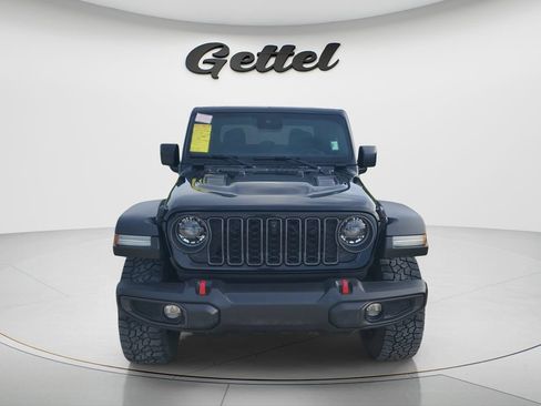Used 2024 Jeep Gladiator Rubicon w/ Technology Group AWD/4WD image 2