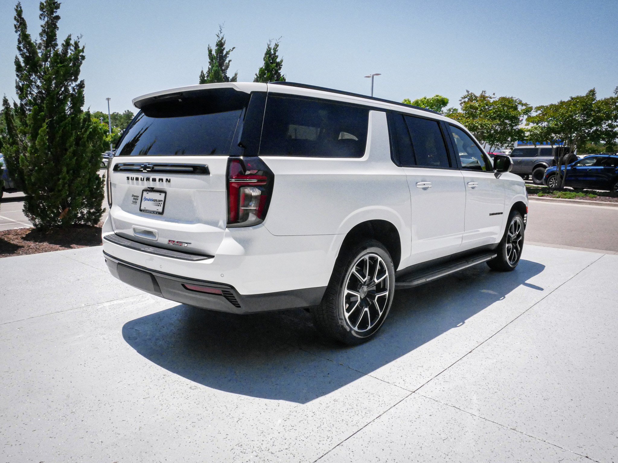 Used 2024 Chevrolet Suburban RST RWD image 10