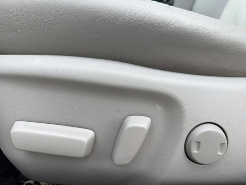 Used 2013 Toyota Camry XLE FWD image 24