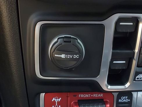 Certified 2025 Jeep Wrangler Rubicon image 32