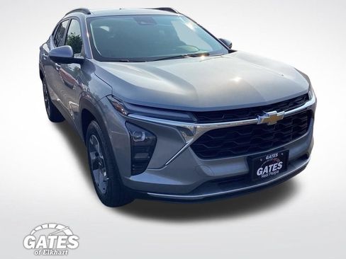 Used 2024 Chevrolet Trax LT w/ Driver Confidence Package FWD image 1