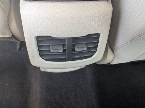 Used 2020 Ford Fusion SE FWD image 32