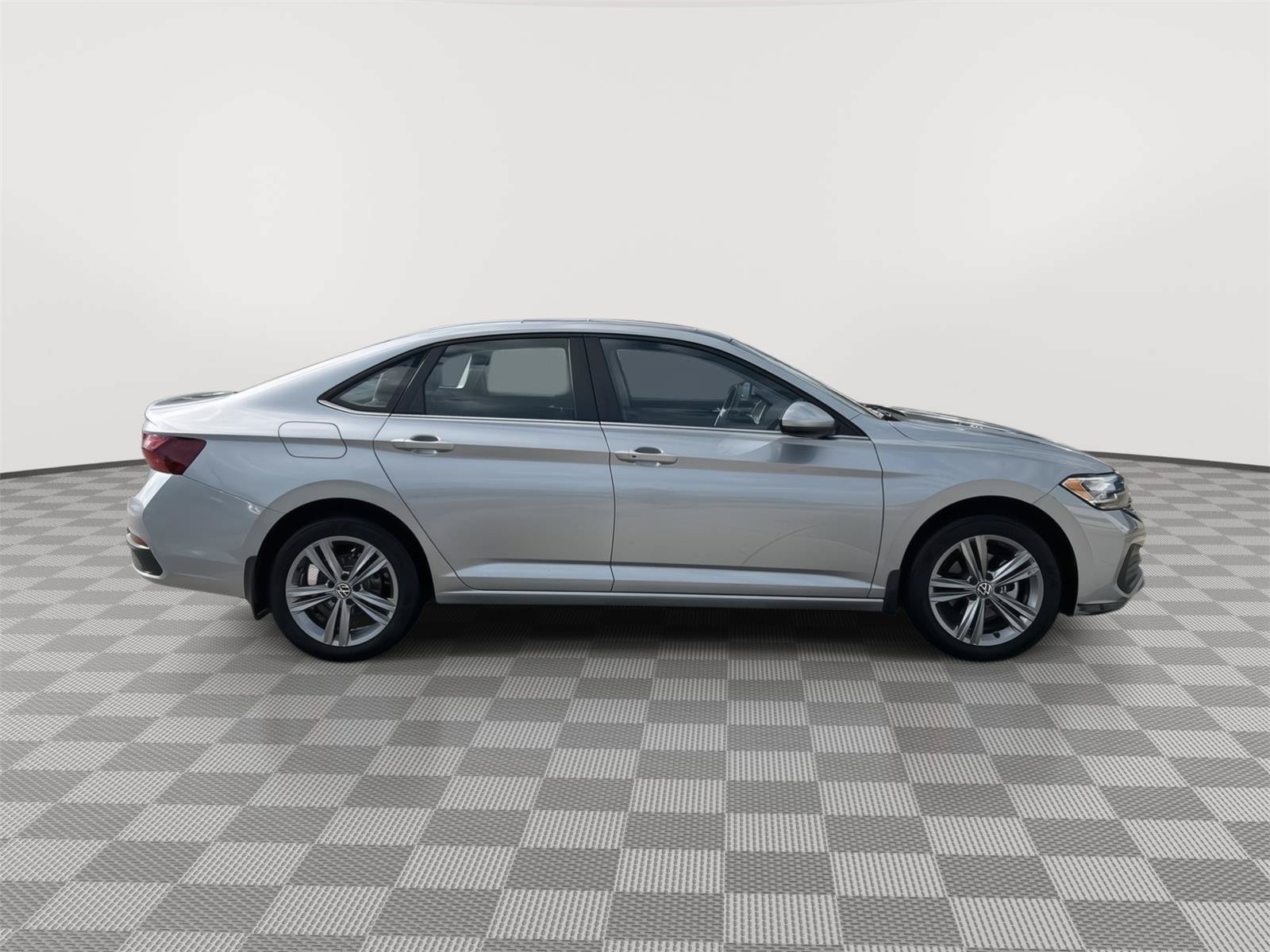 Used 2024 Volkswagen Jetta SE w/ Panoramic Sunroof Package FWD image 13
