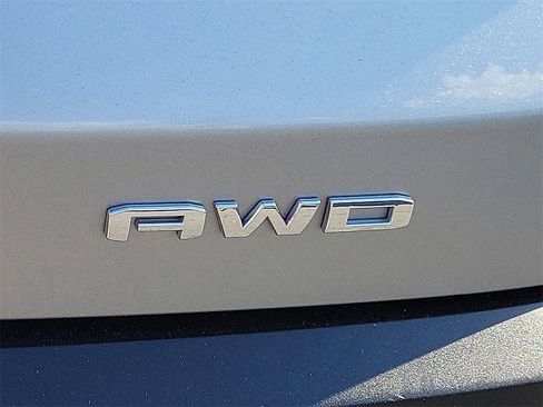 Used 2023 GMC Acadia SLT image 29