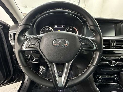Used 2018 INFINITI QX30 AWD image 16