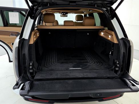 Used 2023 Land Rover Range Rover SE image 18