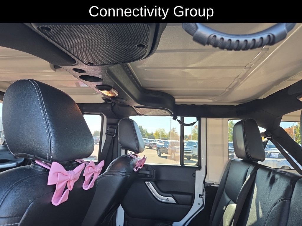 Used 2015 Jeep Wrangler Unlimited Sahara w/ Connectivity Group AWD/4WD image 9