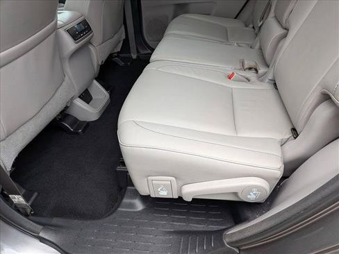 Used 2018 Toyota Highlander XLE AWD/4WD image 17