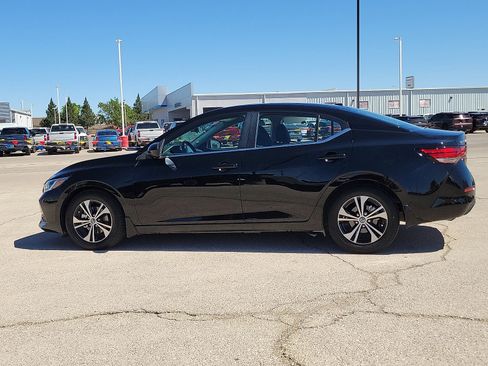 Used 2021 Nissan Sentra SV FWD image 2