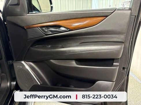 Used 2020 Cadillac Escalade Premium Luxury AWD/4WD image 22