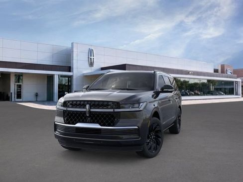 New 2026 Lincoln Navigator Reserve w/ Jet Appearance Package AWD/4WD image 2