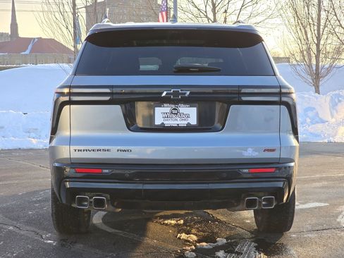 Used 2024 Chevrolet Traverse RS image 25