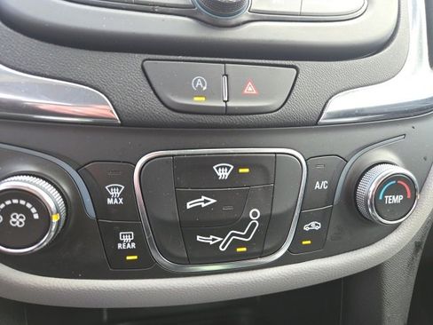 Used 2023 Chevrolet Equinox LS image 9