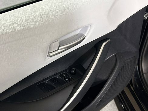 Used 2023 Toyota Corolla SE w/ SE Premium Package image 17