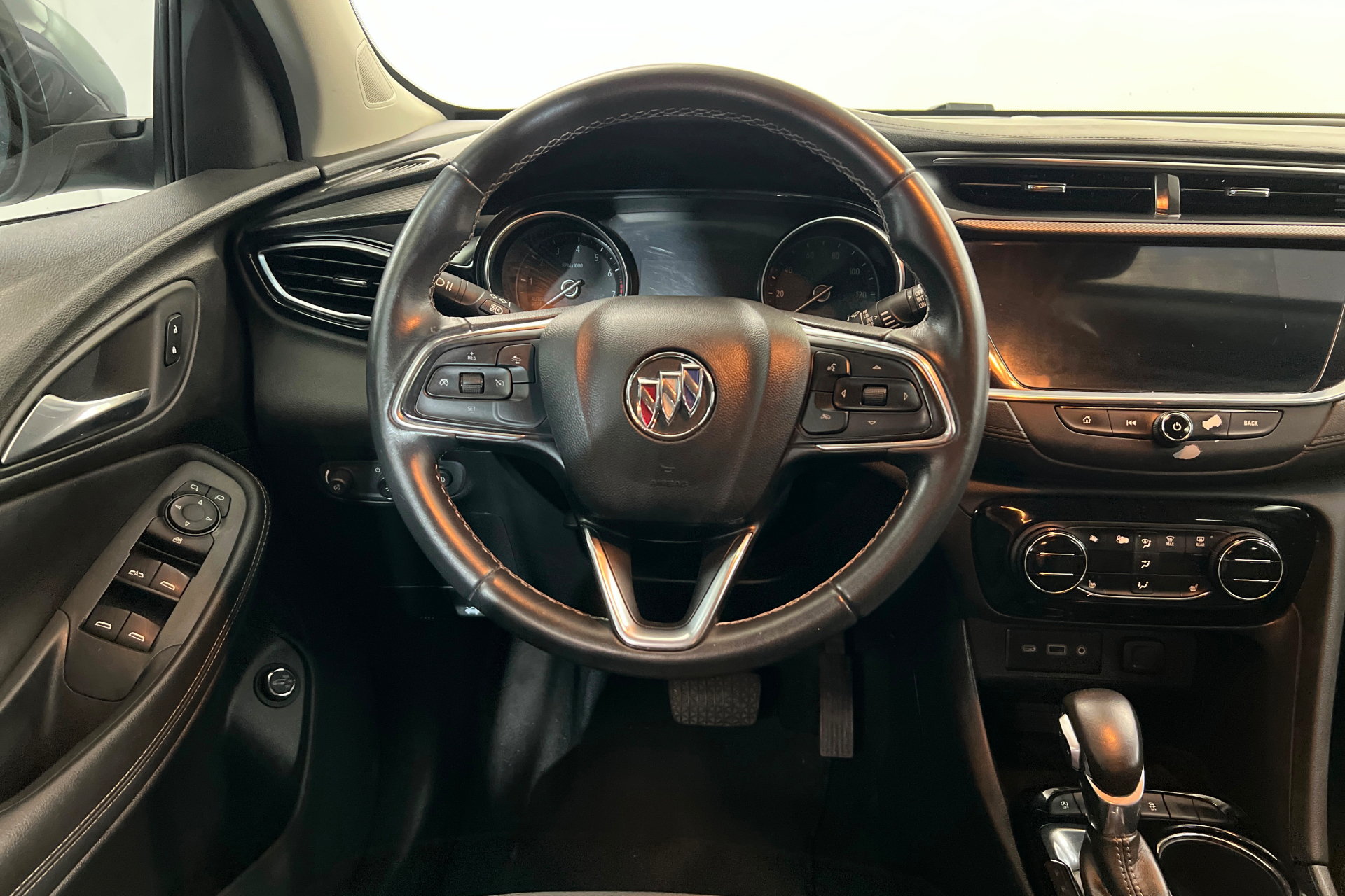 Used 2022 Buick Encore GX Select w/ Sport Touring Package FWD image 13