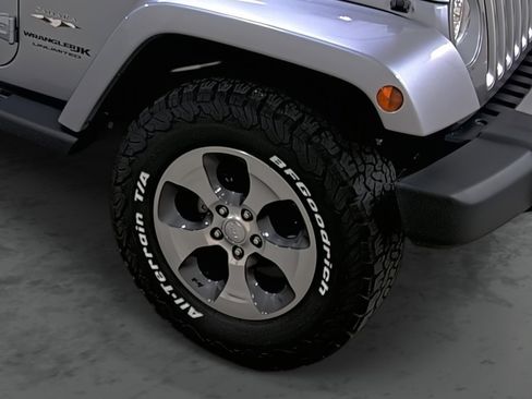 Used 2018 Jeep Wrangler Unlimited Sahara image 14