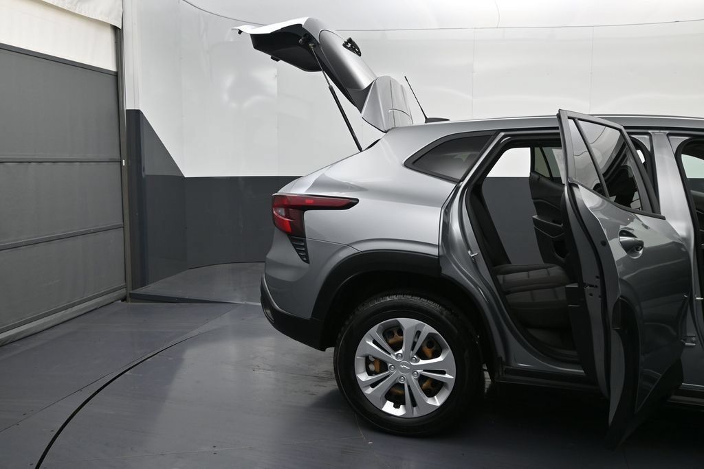 Certified 2024 Chevrolet Trax LS FWD image 10