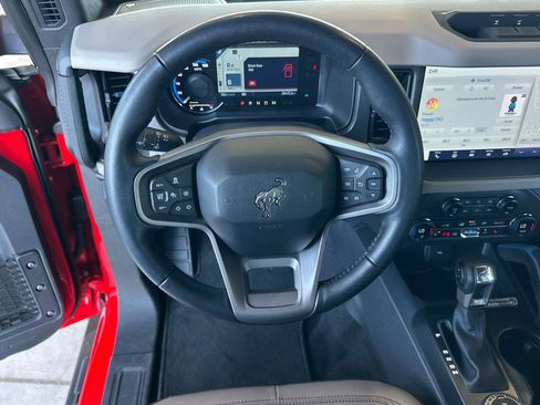 Used 2024 Ford Bronco Wildtrak image 13