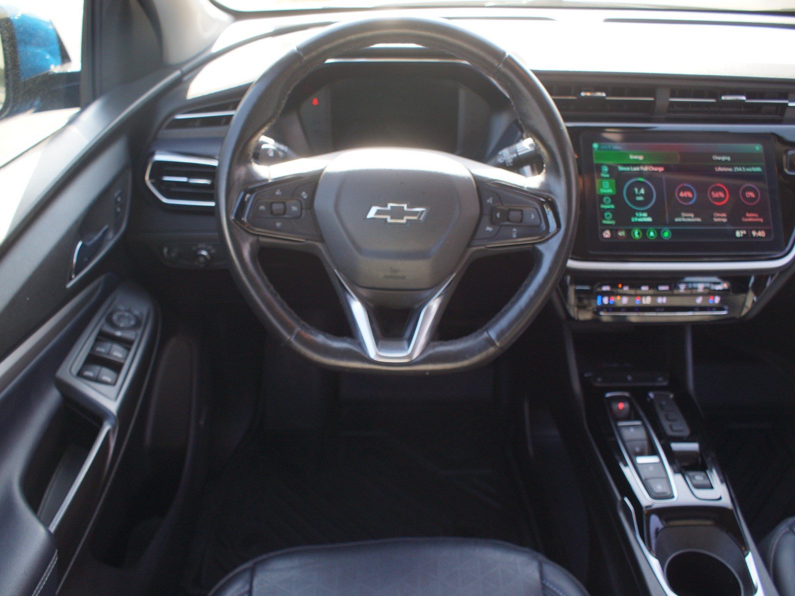 Used 2022 Chevrolet Bolt EUV Premier w/ Sun & Sound Package FWD image 4