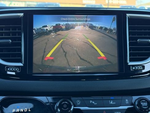 Used 2025 Chrysler Pacifica Select image 26
