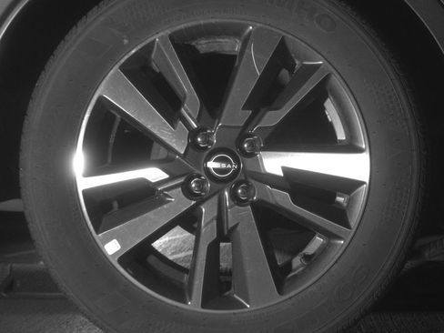 Used 2025 Nissan Versa SV image 15