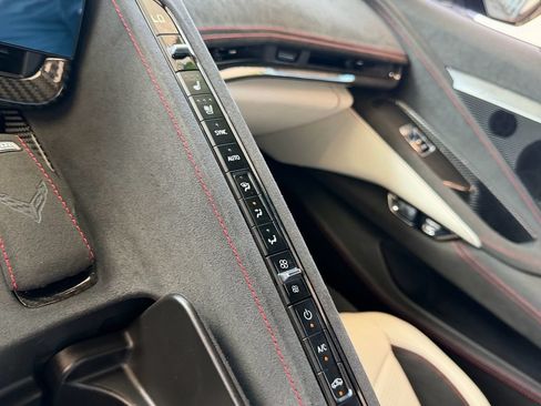 Used 2023 Chevrolet Corvette Stingray Premium Conv w/ Z51 Performance Package RWD image 18