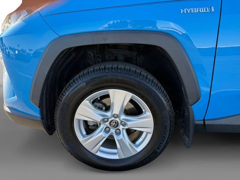 Used 2019 Toyota RAV4 XLE w/ Convenience Package image 9