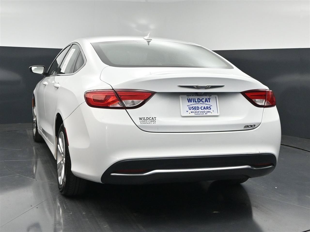 Used 2017 Chrysler 200 Limited Platinum w/ Comfort & Convenience Group FWD image 7