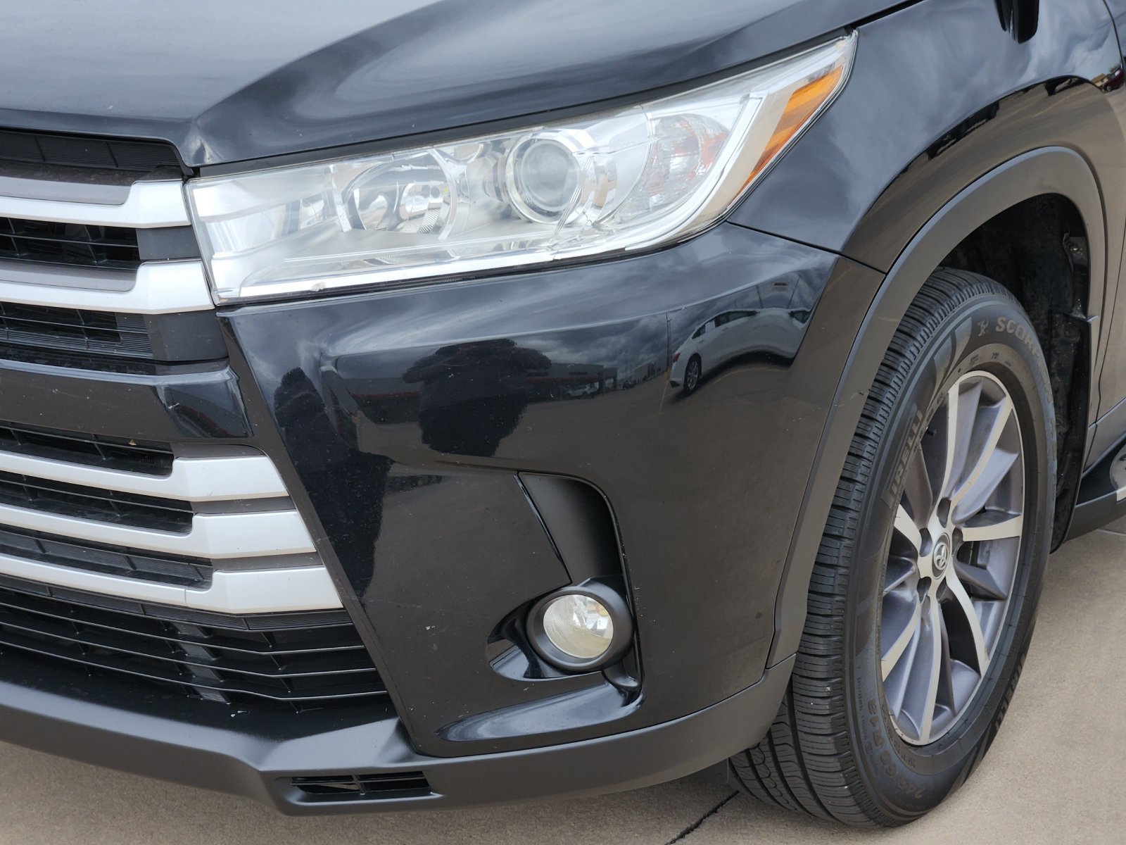Used 2019 Toyota Highlander XLE AWD/4WD image 11