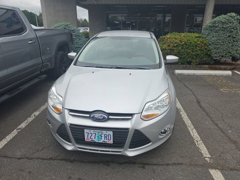 Used 2012 Ford Focus SE FWD image 2