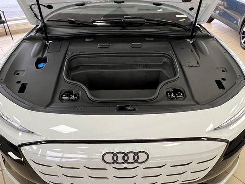 Certified 2025 Audi S6 e-tron Prestige w/ 21" Black Optic Package image 38