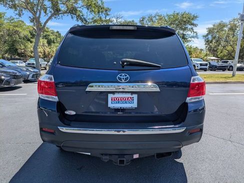 Used 2012 Toyota Highlander SE w/ Tow Pkg FWD image 5