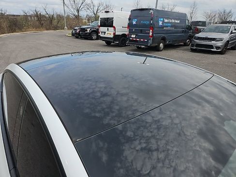 Used 2023 Tesla Model 3 Standard Range image 9