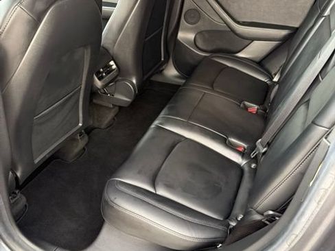 Used 2021 Tesla Model Y Long Range AWD/4WD image 8