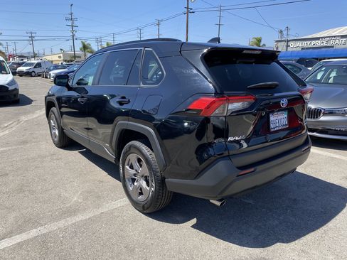 Used 2023 Toyota RAV4 LE AWD/4WD image 10