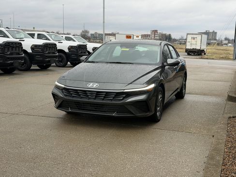 New 2026 Hyundai Elantra Blue image 11