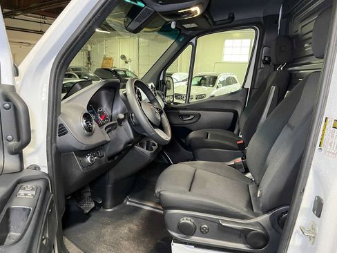 Used 2025 Mercedes-Benz Sprinter 2500 image 23