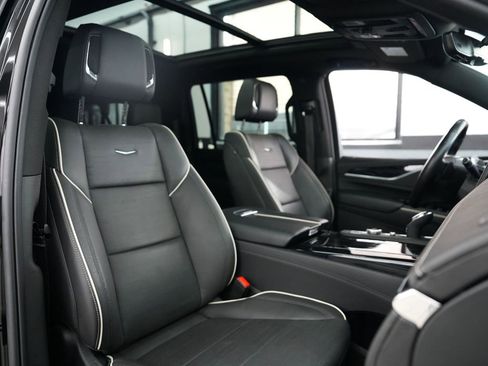 Used 2023 Cadillac Escalade ESV Sport w/ LPO, ONYX Package AWD/4WD image 41