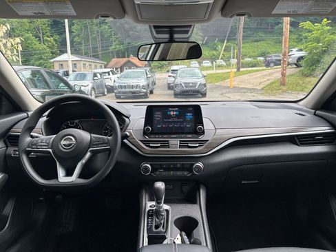 Used 2025 Nissan Altima 2.5 SV FWD image 34