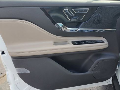 Certified 2023 Lincoln Corsair FWD w/ Equipment Group 101A image 10